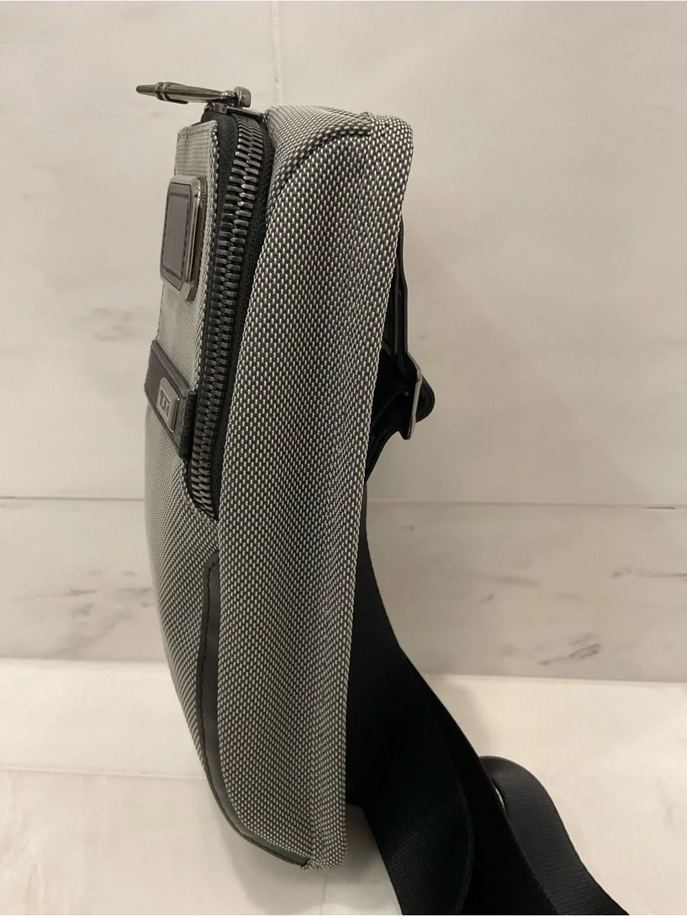 NEW Tumi ALPHA X 10.5” Polyester & Nylon Compact Sling Crossbody - METEOR GRAY❗️